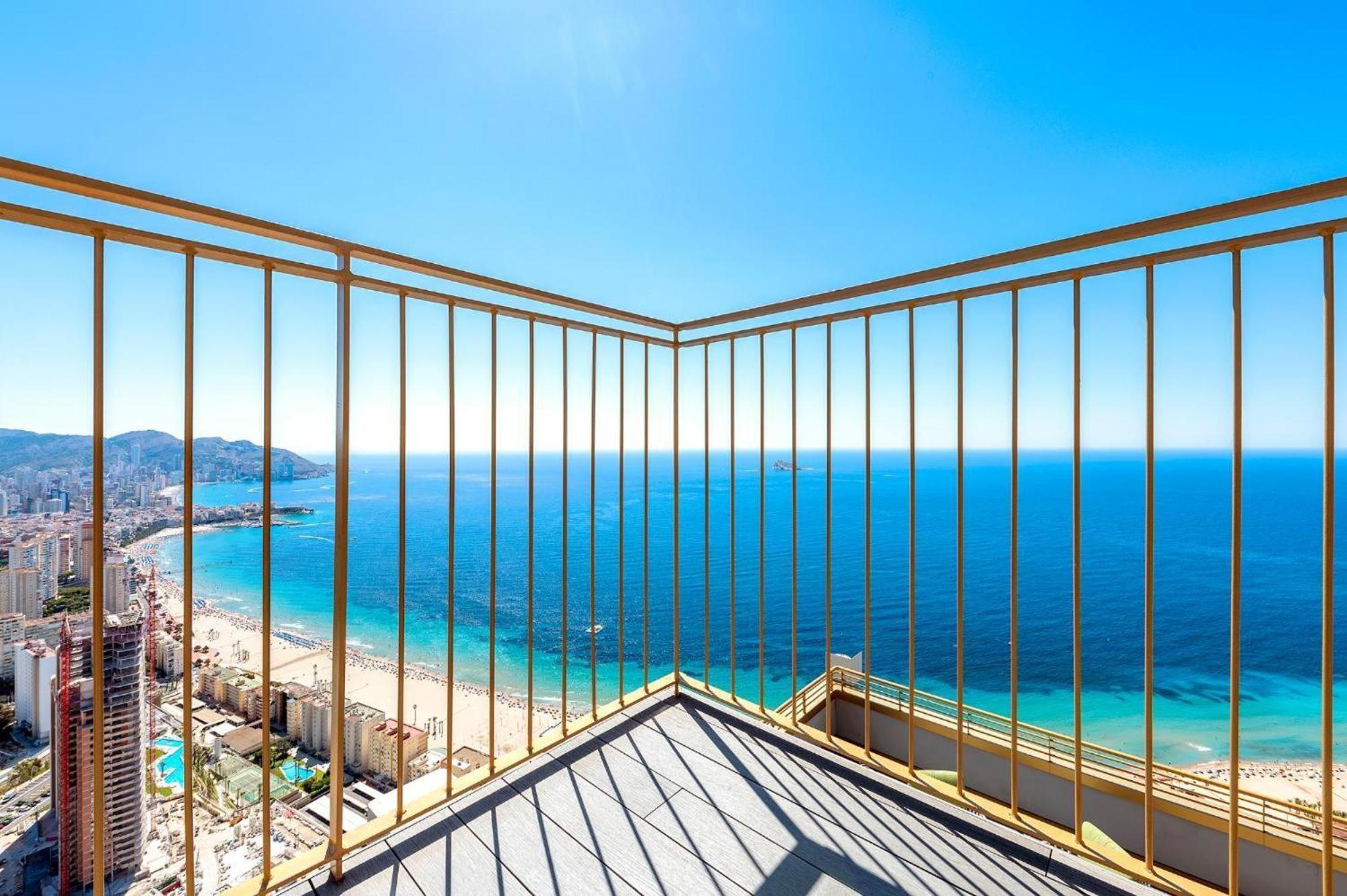 Intempo Sky Apartment 26 Floor Seaview ベニドルム エクステリア 写真