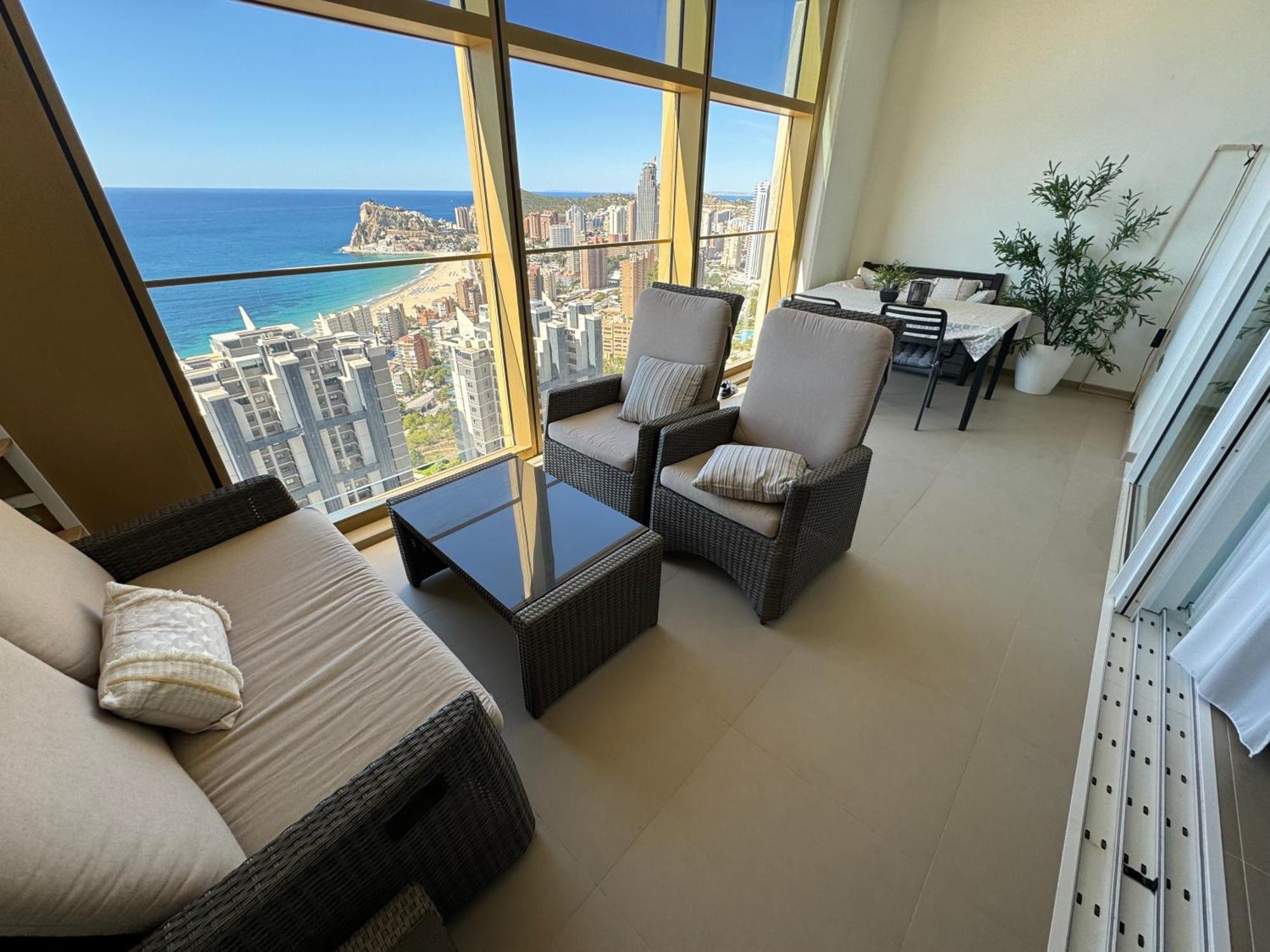 Intempo Sky Apartment 26 Floor Seaview ベニドルム エクステリア 写真