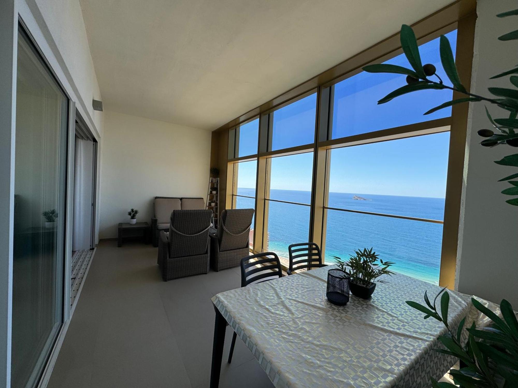 Intempo Sky Apartment 26 Floor Seaview ベニドルム エクステリア 写真